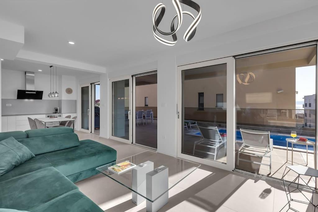 Apartman Delux With Private Pool - Makarska Exklusiv Tučepi Exterior foto
